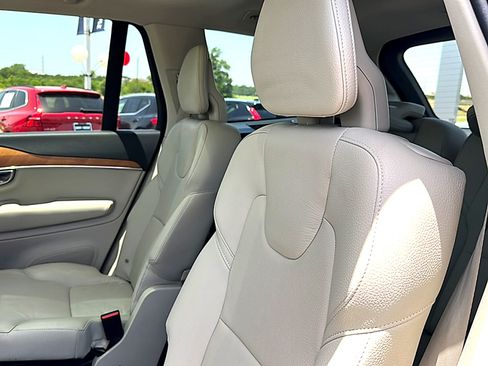 Used 2022 Volvo XC90 T6 Momentum w/ Advanced Package AWD/4WD image 20