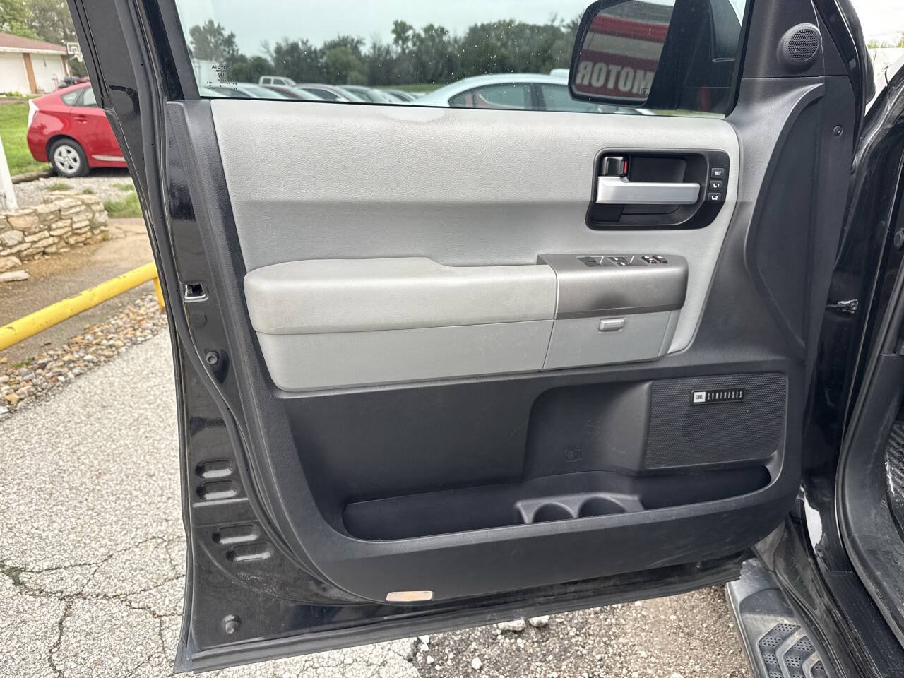 Used 2017 Toyota Sequoia Limited w/ Safety & Convenience Package AWD/4WD image 25