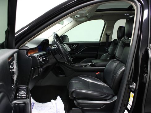 Used 2020 Lincoln Aviator Reserve w/ Equipment Group 202A image 12