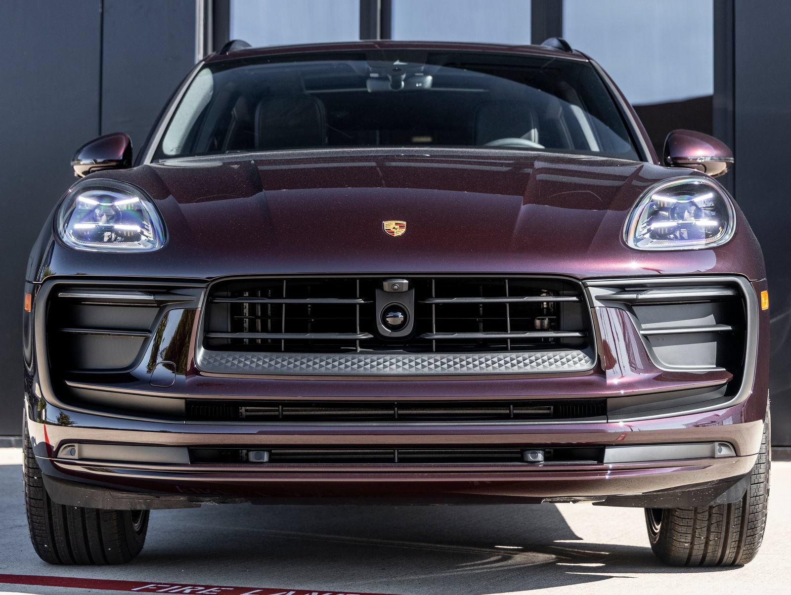 Certified 2026 Porsche Macan AWD/4WD image 8