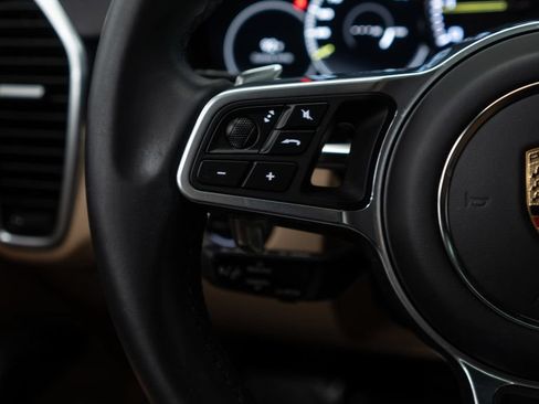 Used 2023 Porsche Cayenne Platinum Edition AWD/4WD image 24
