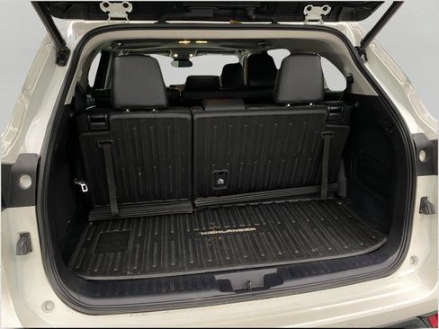 Used 2021 Toyota Highlander Limited image 8