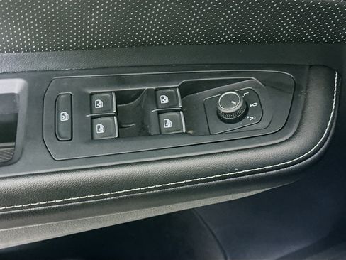 Used 2024 Volkswagen Atlas Cross Sport SE FWD image 15