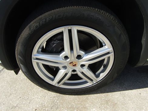 Used 2014 Porsche Cayenne image 14