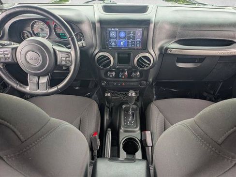 Used 2017 Jeep Wrangler Sport w/ Connectivity Group AWD/4WD image 17