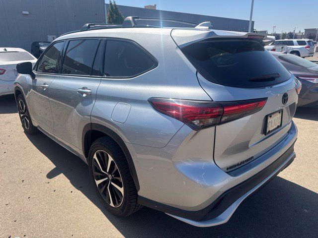 Used 2022 Toyota Highlander XSE AWD/4WD image 4