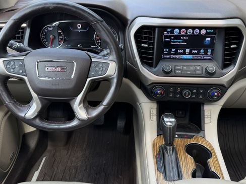 Used 2017 GMC Acadia Denali w/ Technology Package FWD image 6
