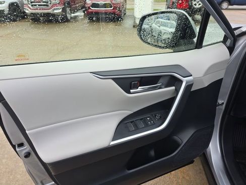Used 2022 Toyota RAV4 XLE w/ Convenience Package AWD/4WD image 10