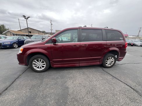 Used 2019 Dodge Grand Caravan SXT FWD image 6