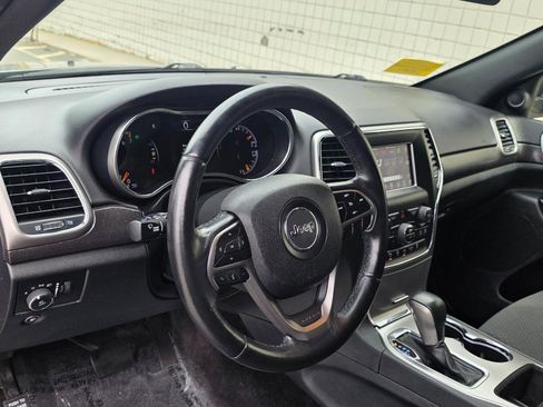 Used 2018 Jeep Grand Cherokee Laredo AWD/4WD image 10