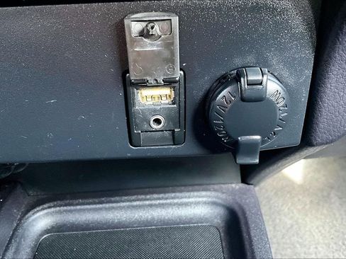 Used 2018 Toyota RAV4 LE image 33