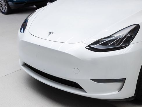 Used 2024 Tesla Model Y 2WD image 30