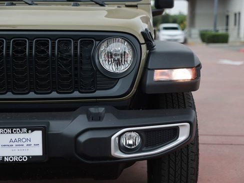 New 2026 Jeep Gladiator Sport image 5