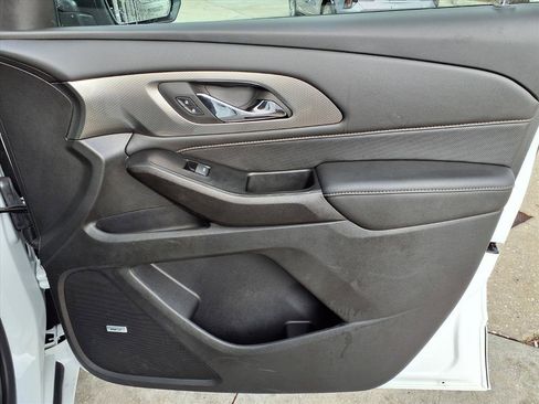 Used 2023 Chevrolet Traverse Premier image 11