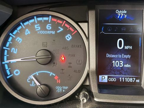 Used 2017 Toyota Tacoma TRD Sport AWD/4WD image 13