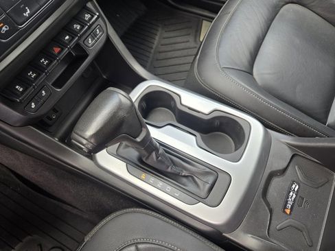 Used 2020 Chevrolet Colorado ZR2 AWD/4WD image 19