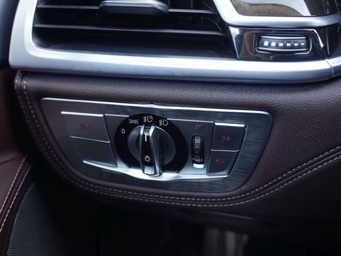 Used 2017 BMW 740i image 41