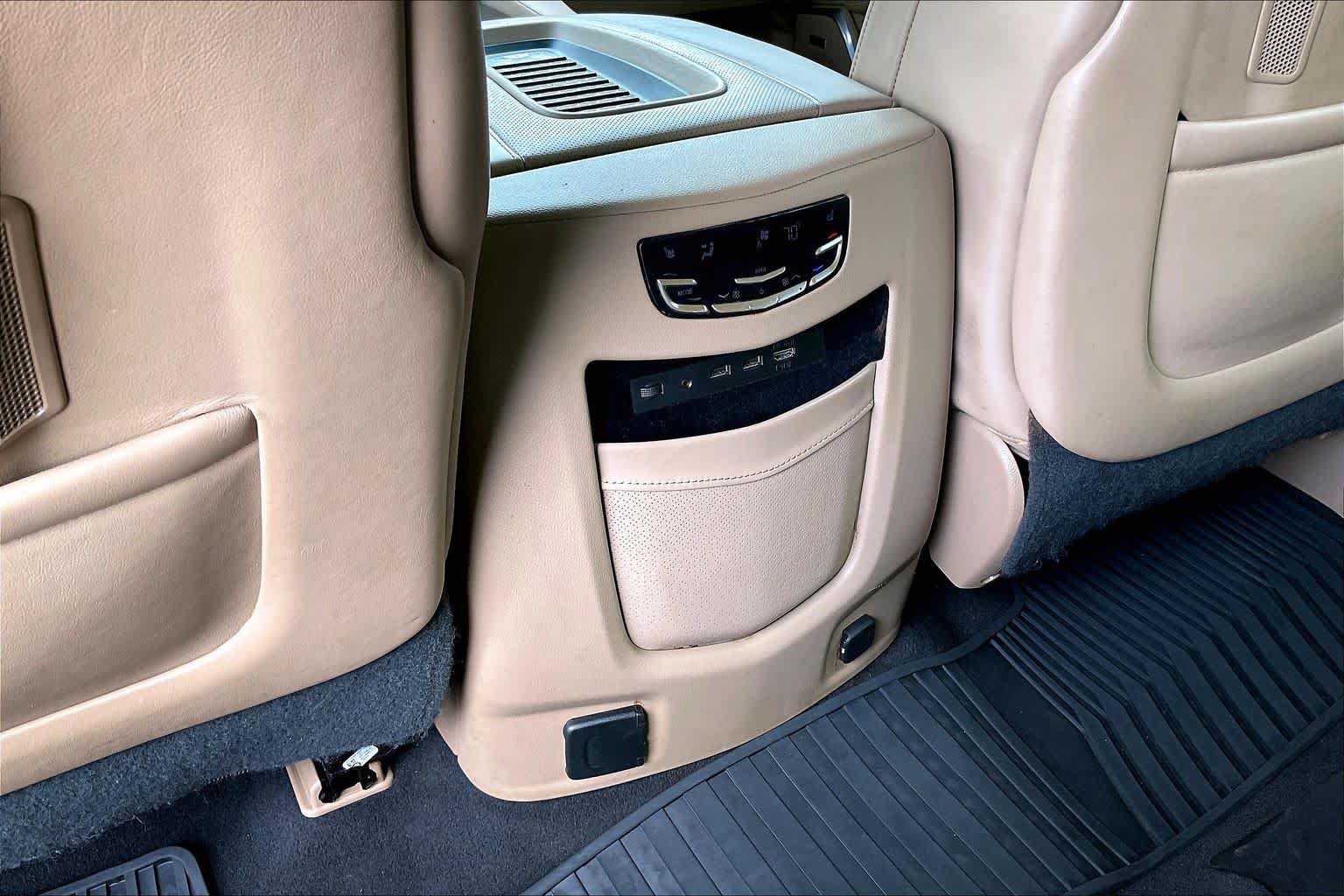 Used 2019 Cadillac Escalade Platinum RWD image 34