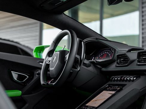 Used 2023 Lamborghini Huracan EVO image 38