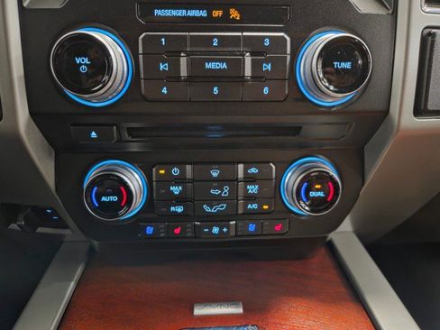 Used 2018 Ford F150 King Ranch w/ Equipment Group 601A Luxury AWD/4WD image 58