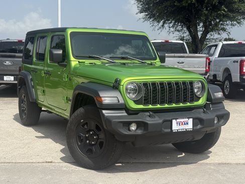 Used 2025 Jeep Wrangler Unlimited Sport AWD/4WD image 2