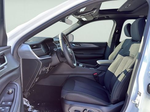 New 2026 Jeep Grand Cherokee Laredo image 22