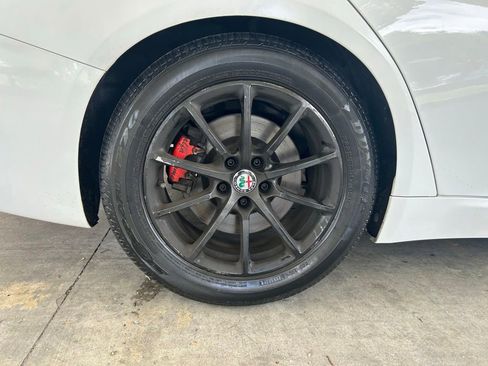 Used 2018 Alfa Romeo Giulia RWD image 19