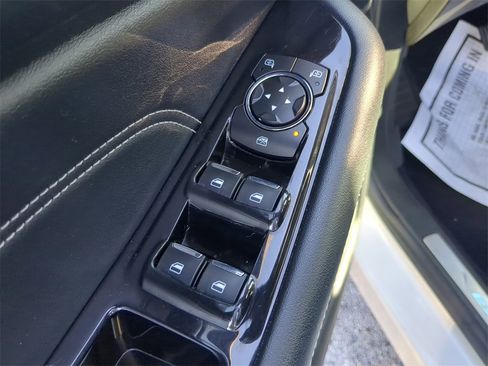 Used 2020 Ford Edge Titanium image 18