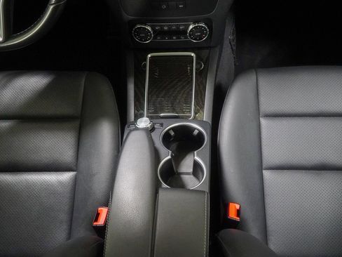 Used 2015 Mercedes-Benz GLK 350 4MATIC image 30