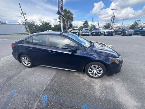 Used 2025 Toyota Corolla LE w/ Convenience Package FWD image 15