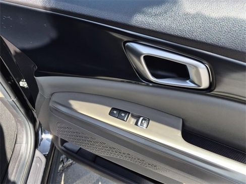 Used 2025 Kia Carnival image 13