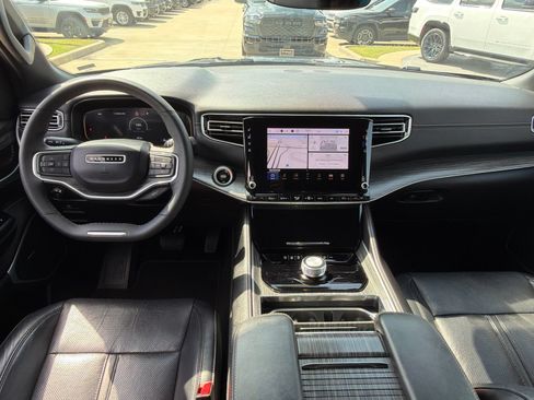 Used 2024 Jeep Wagoneer L Series II RWD image 18