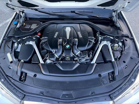Used 2019 BMW 750i xDrive w/ M Sport Package AWD/4WD image 29