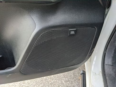 Used 2021 Toyota Tacoma Limited image 22