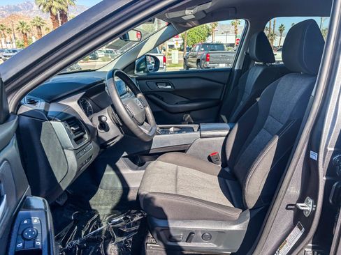 Used 2025 Nissan Rogue SV FWD image 21