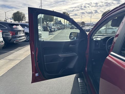 Used 2019 Chevrolet Colorado LT w/ LT Convenience Package image 13