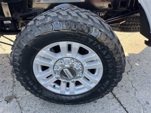 Used 2017 Ford F250 XLT image 12