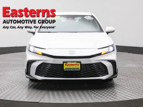 Used 2025 Toyota Camry SE FWD image 2