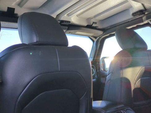 Used 2022 Jeep Wrangler Unlimited Sahara image 20