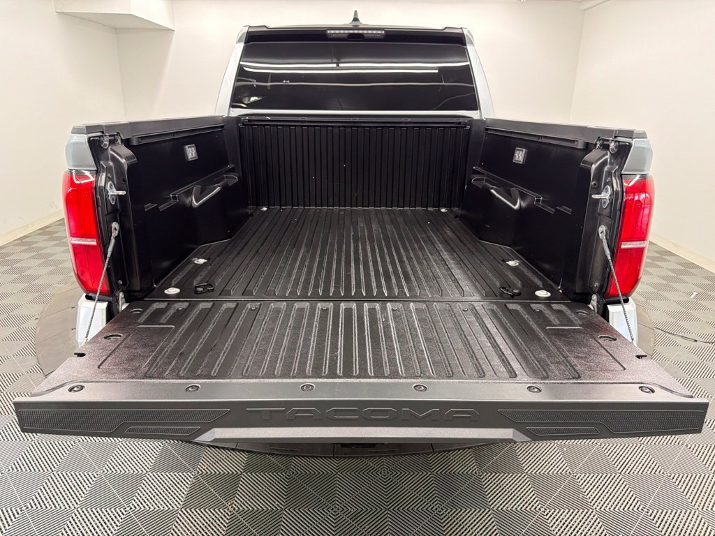 Certified 2025 Toyota Tacoma SR5 AWD/4WD image 15