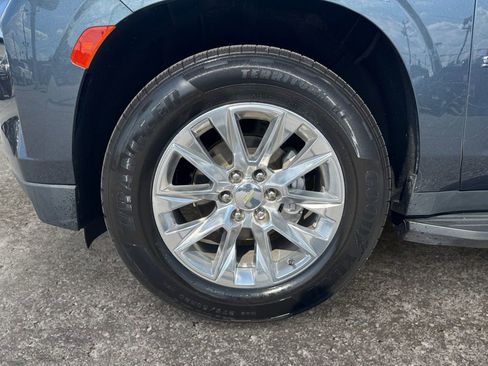 Used 2021 Chevrolet Suburban Premier w/ Premium Package image 8