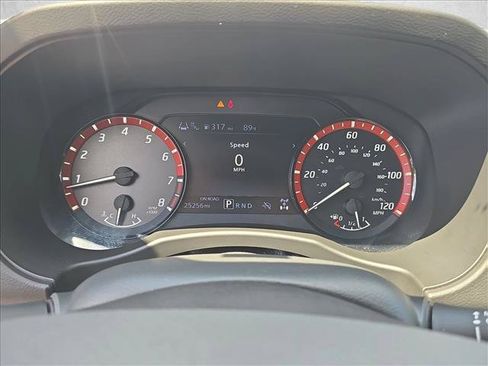 Used 2026 Nissan Frontier PRO-4X AWD/4WD image 12