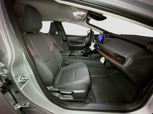 New 2026 Toyota Prius Plug-In Hybrid FWD image 31