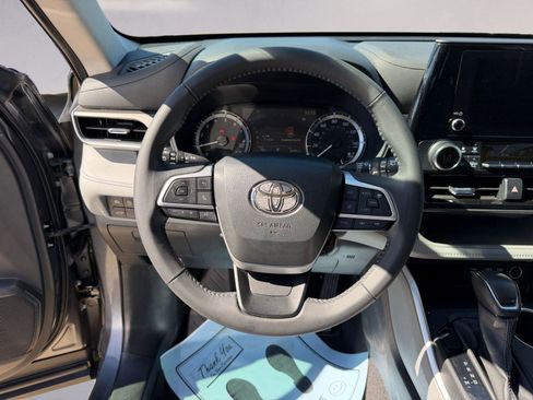 Used 2023 Toyota Highlander LE image 12