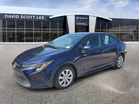 Used 2022 Toyota Corolla LE FWD image 2