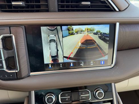 Used 2023 GMC Yukon Denali AWD/4WD image 34