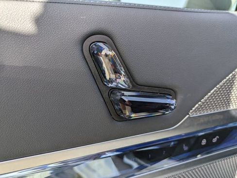 Used 2024 BMW 740i RWD image 19
