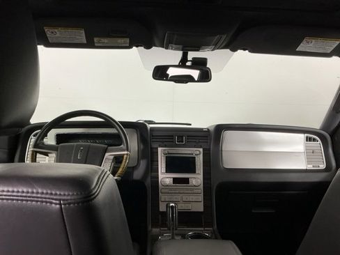 Used 2010 Lincoln Navigator L Base image 22