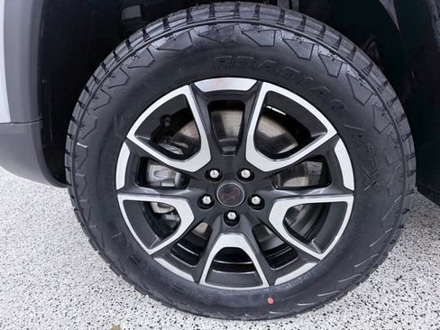 Used 2025 Jeep Compass Trailhawk AWD/4WD image 14