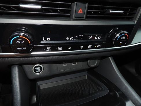 Used 2023 Nissan Rogue SV FWD image 23